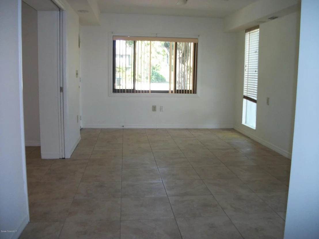 Photo of 1001 Knecht Road NE
