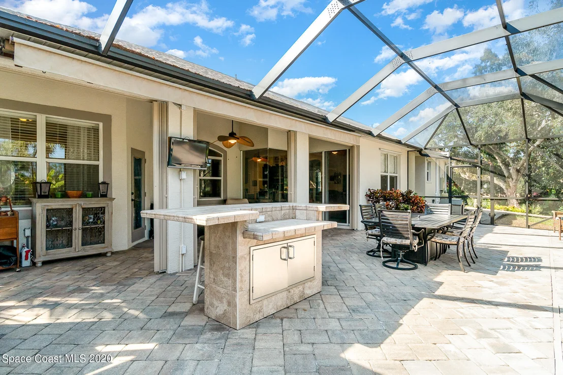 Photo of 4333 Long Lake Road