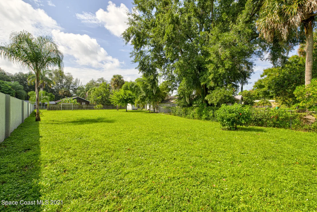 Photo of 2337 Broadway Avenue