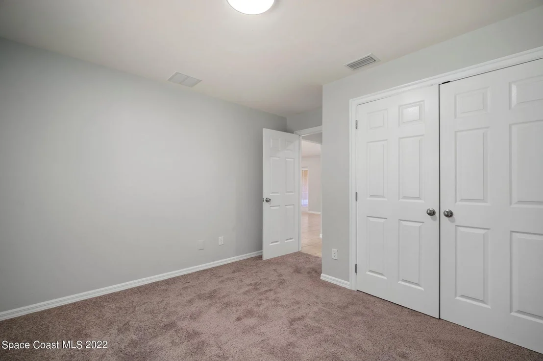 Photo of 1062 Summa Boulevard