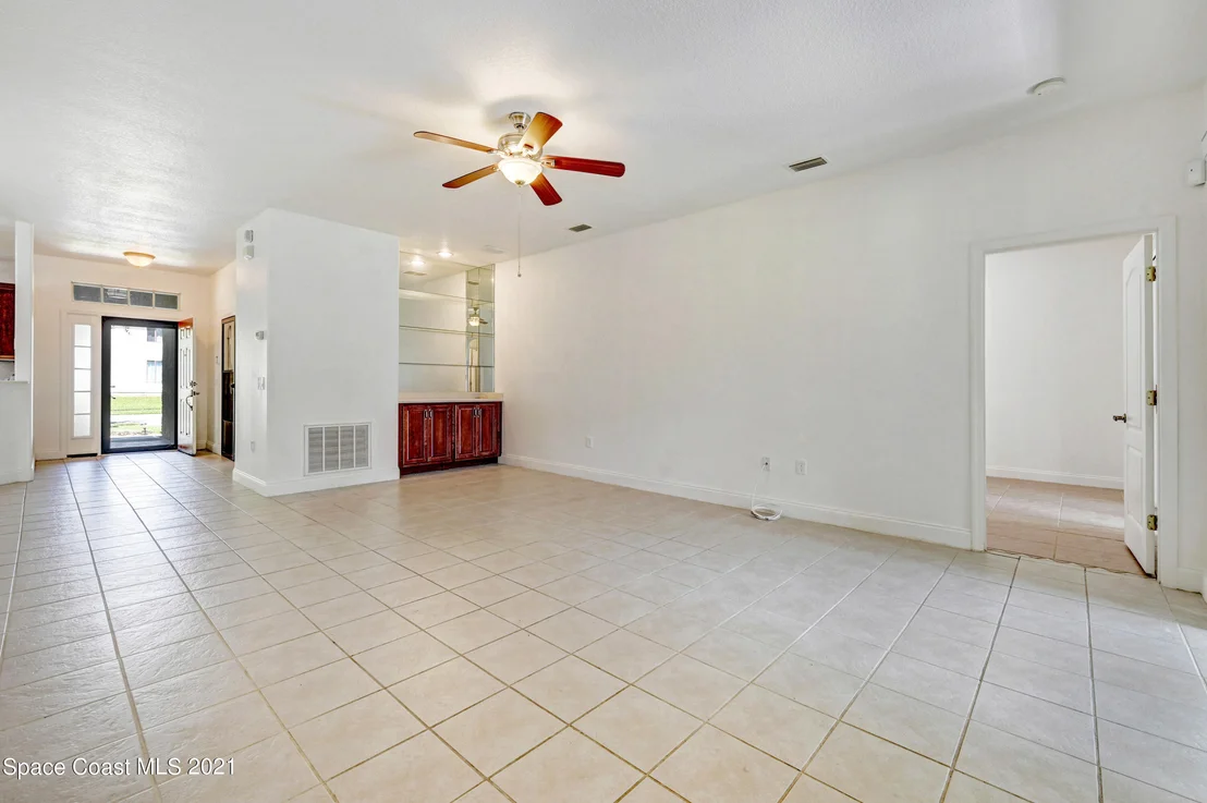 Photo of 312 Waterside Circle