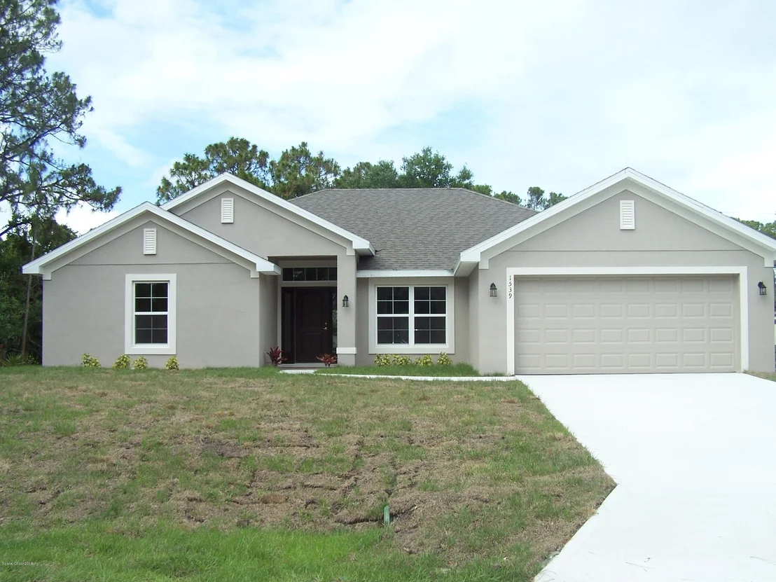 Photo of 1539 Summit Road SE