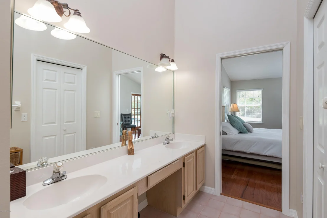 Photo of 4587 Canard Road