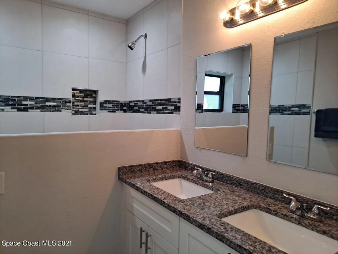 Photo of 605 Pinehurst Circle NE