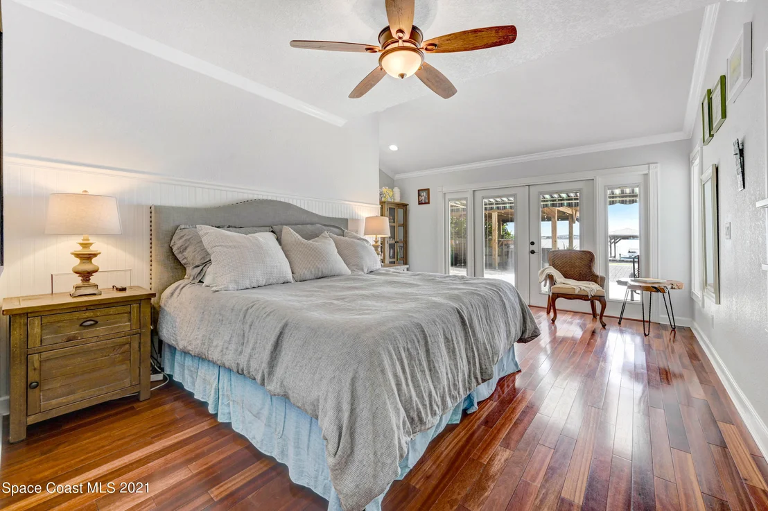 Photo of 600 N Riverside Drive