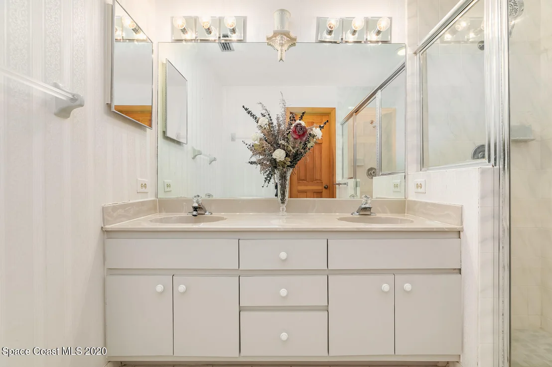 Photo of 2590 Coral Way