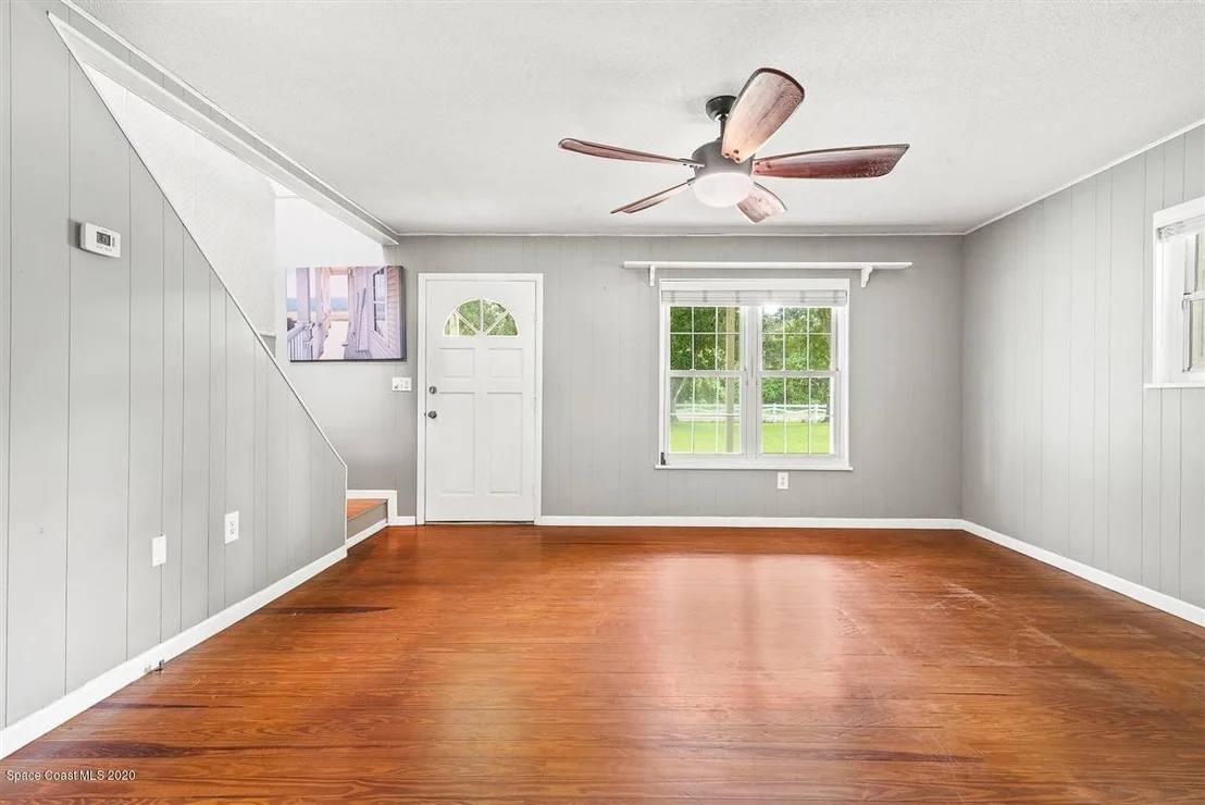 Photo of 1285 Hall Road