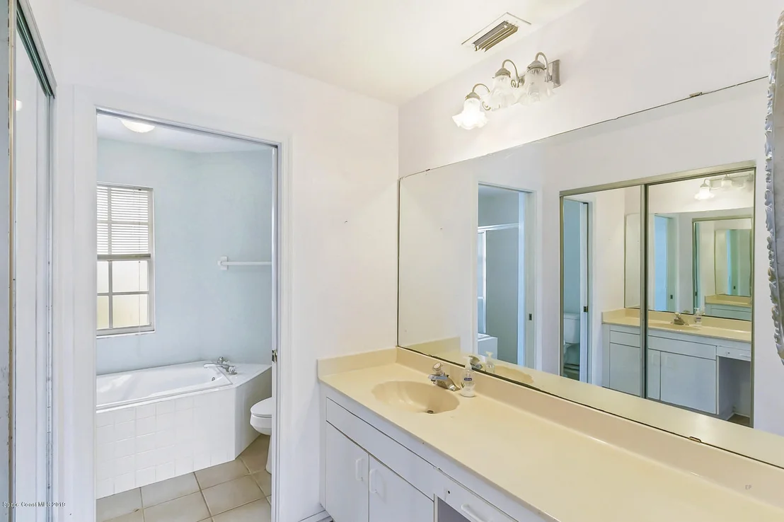 Photo of 1013 Goldenrod Circle NE