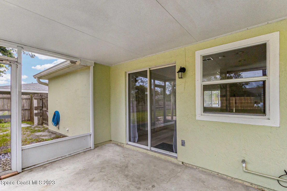 Photo of 736 Brevity Avenue NE