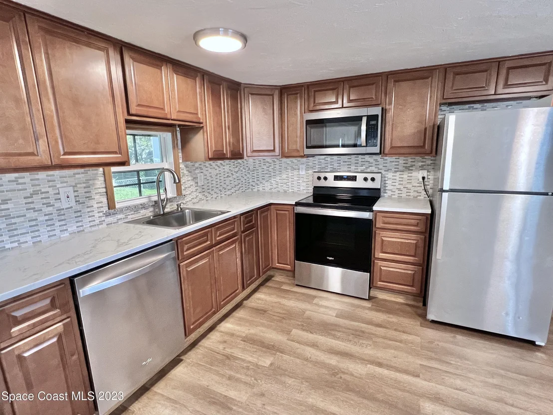 Photo of 4755 Sharpes Lake Avenue