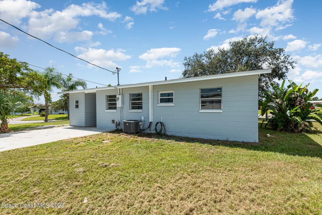 Photo of 4075 Robinhood Drive