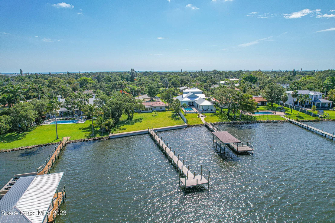 Photo of 804 S Riverside Drive