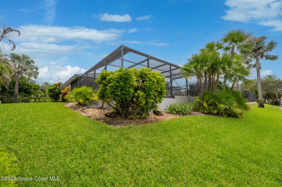 Photo of 2318 N Riverside Drive
