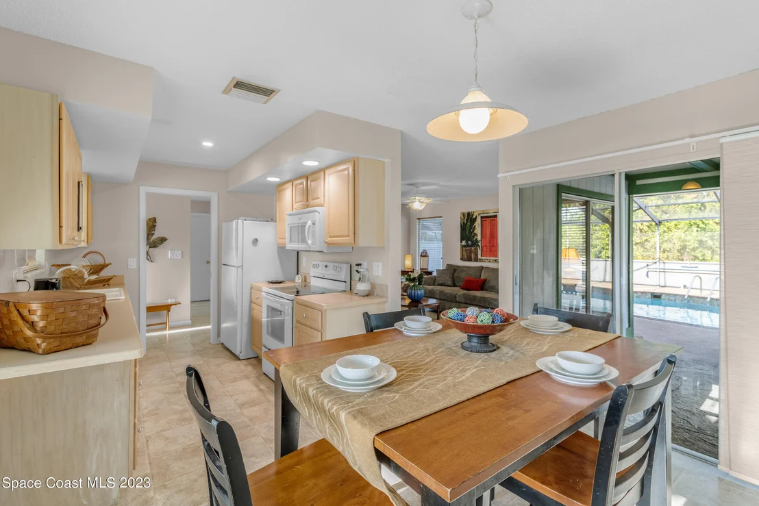 Photo of 1113 Cromey Road NE
