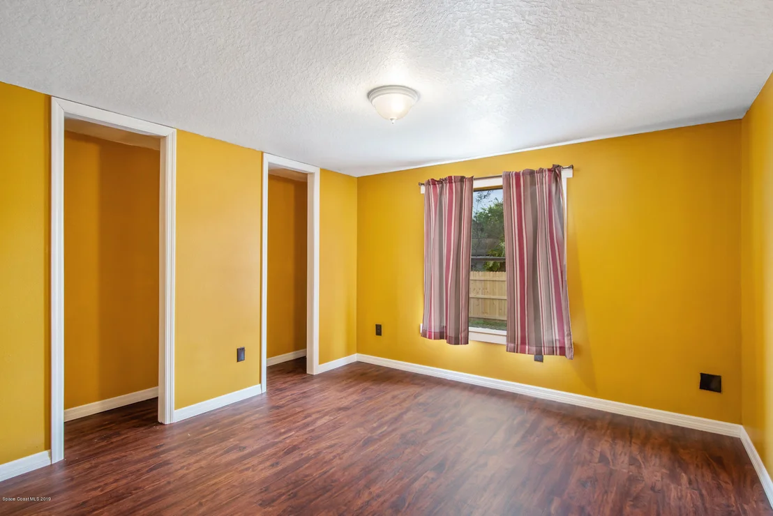 Photo of 497 Louis Drive