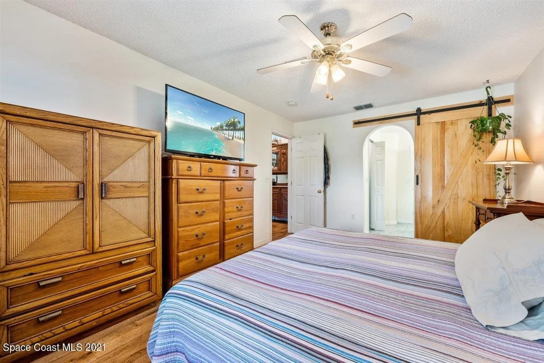 Photo of 1209 White Oak Circle