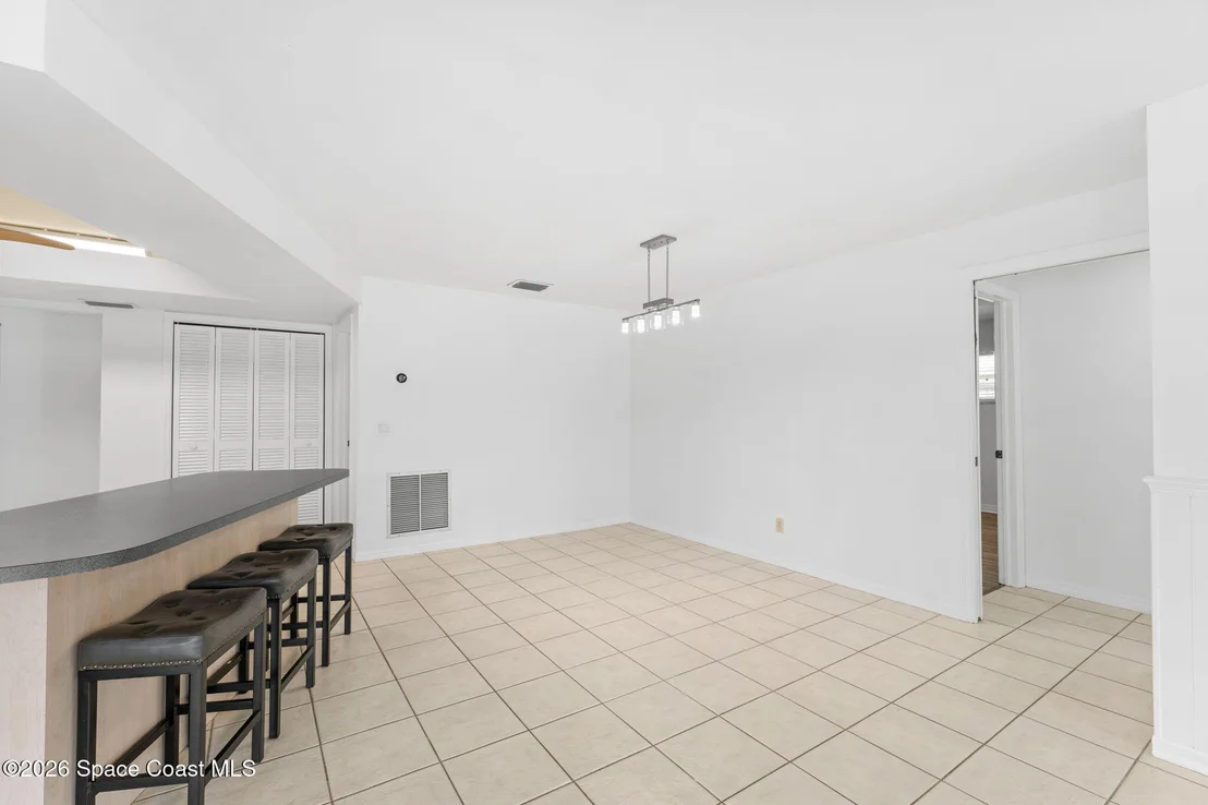 Photo of 1512 Meadowbrook Road NE
