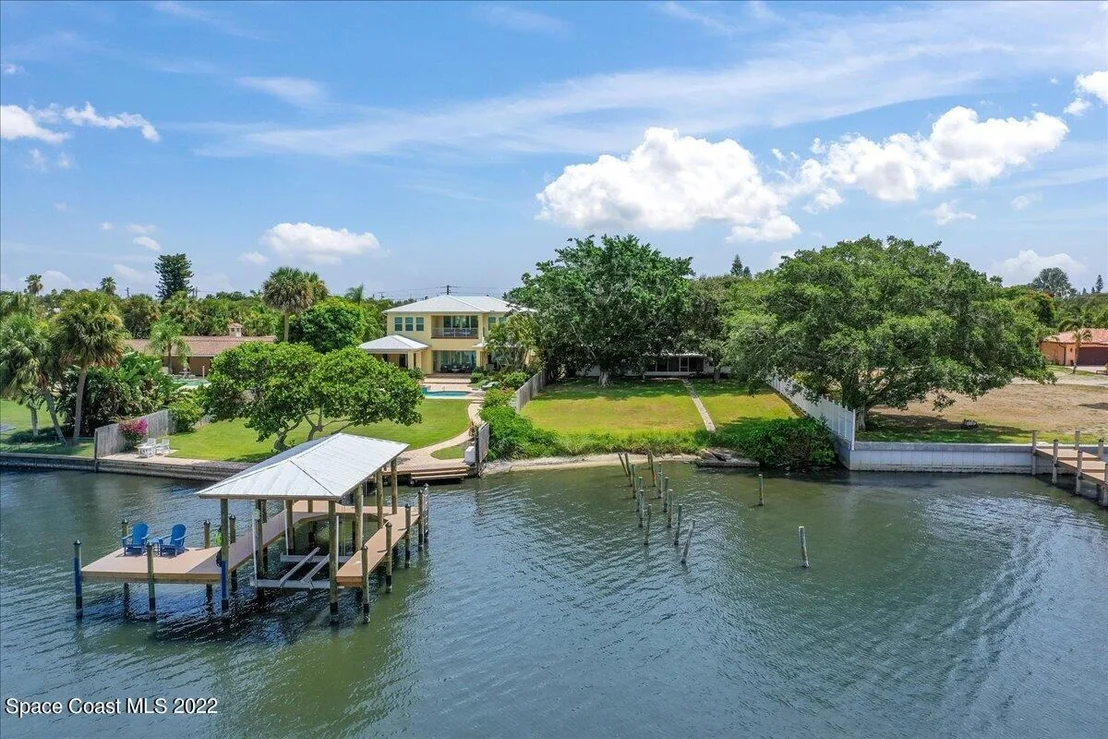 Photo of 300 S Riverside Drive