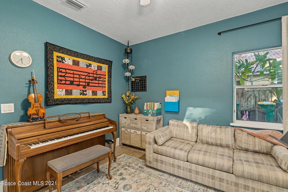 Photo of 472 Peregrine Drive