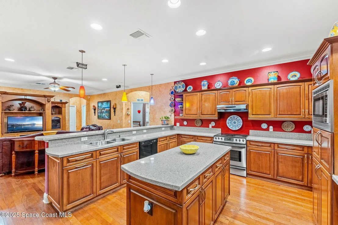 Photo of 4443 Long Lake Road