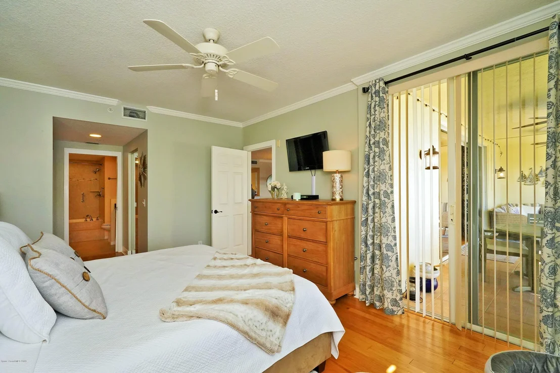 Photo of Unit 404 at 104 Riverside Drive