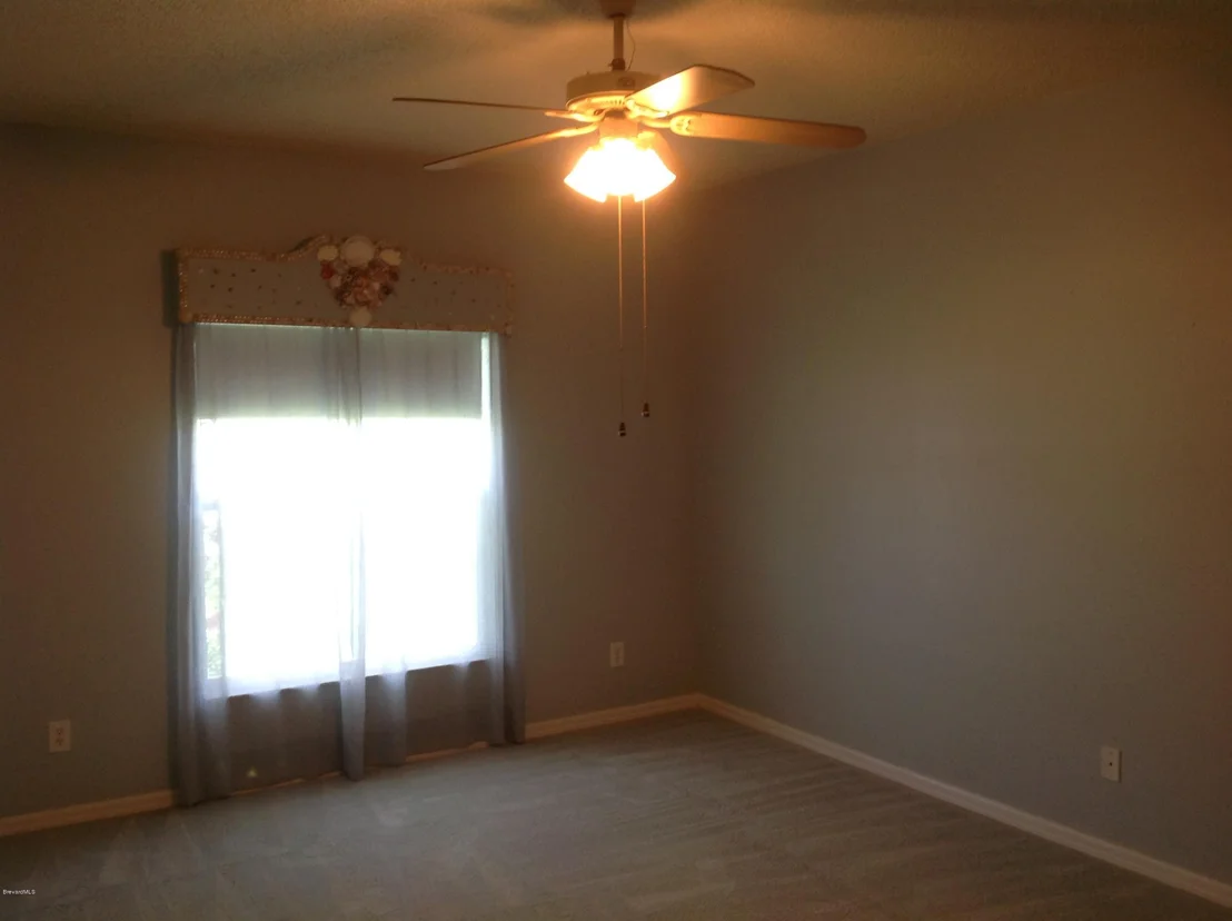 Photo of 982 Villa Drive