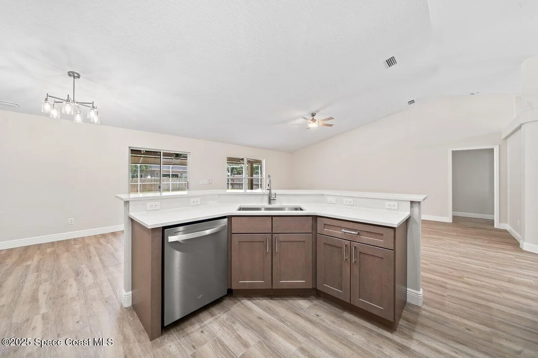Photo of 5863 Newbury Circle