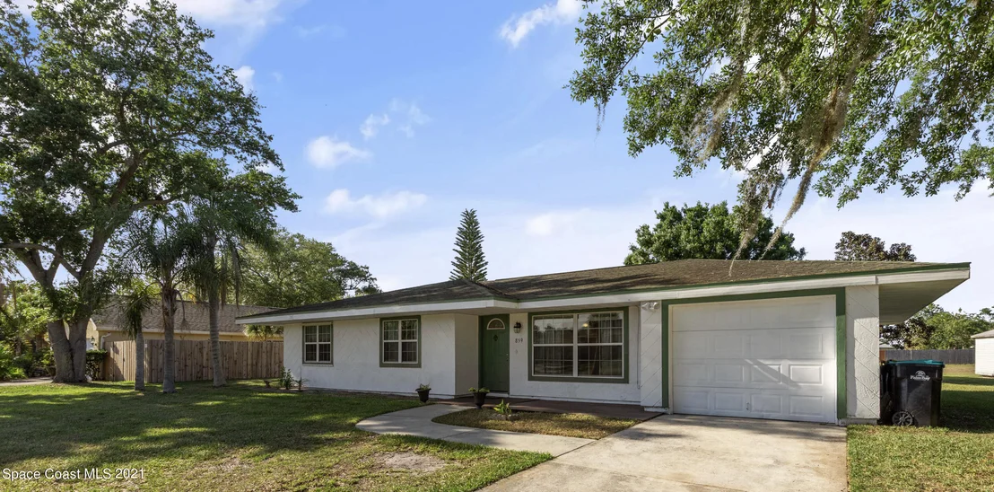 Photo of 859 Riviera Drive NE