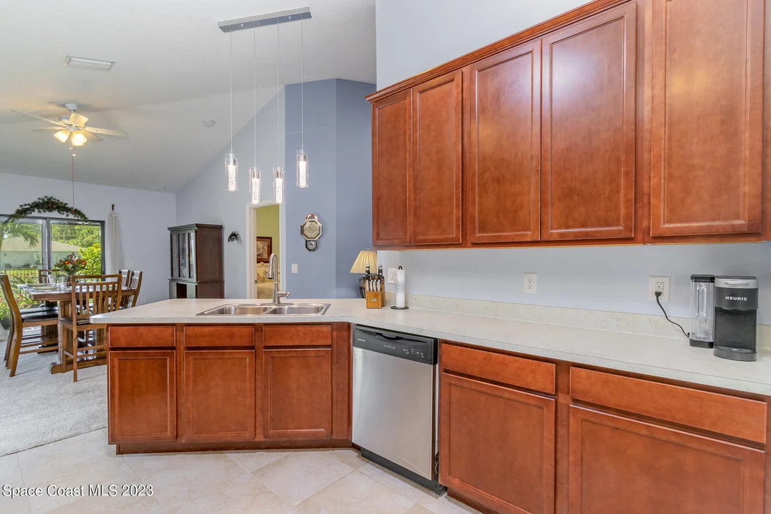 Photo of 1208 Dillard Drive SE