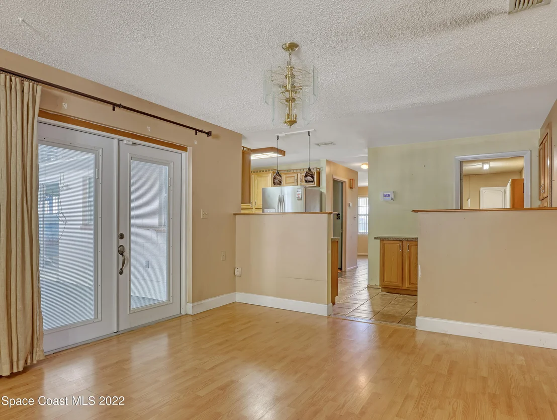 Photo of 916 Kings Post Road