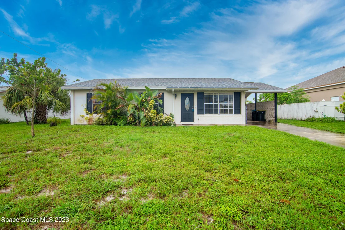 Photo of 3266 Edgewood Drive NE