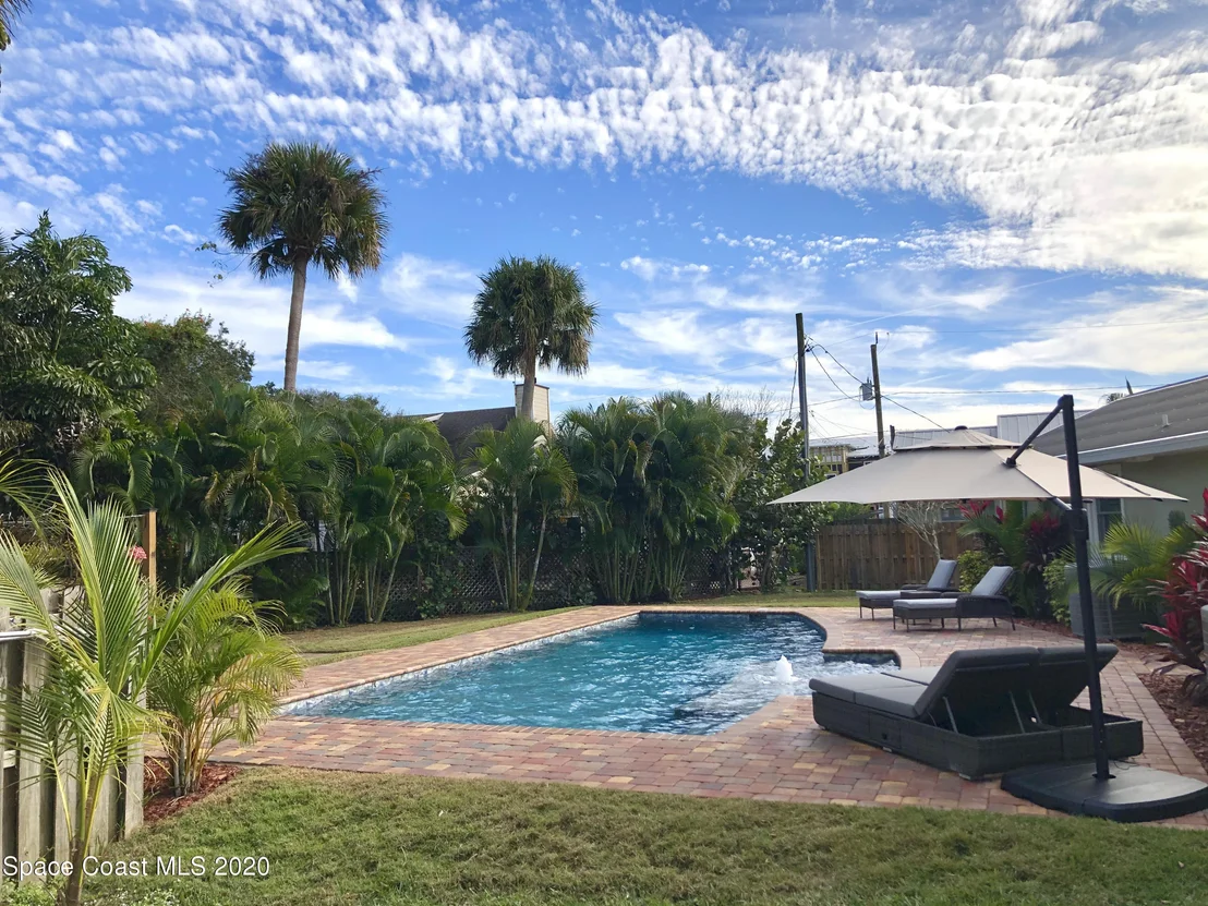 Photo of 807 Riverside Drive