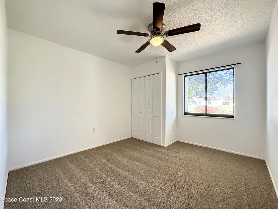Photo of 580 Eldron Boulevard SE
