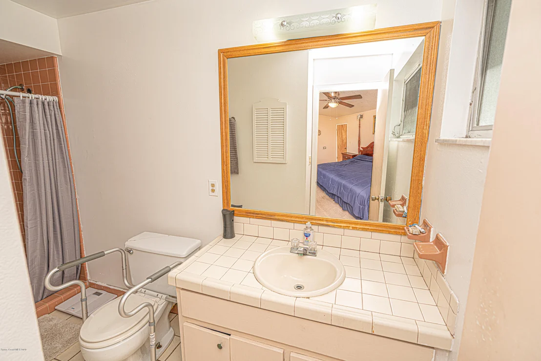 Photo of 725 Angle Street NE