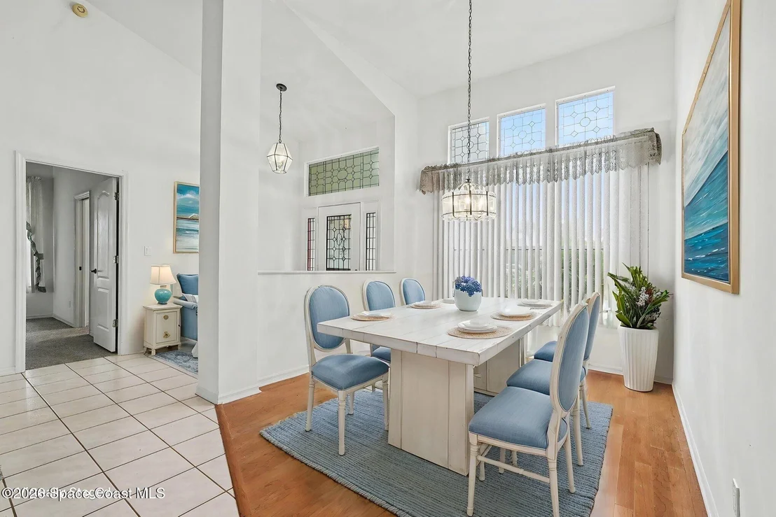 Photo of 981 Victoria Place