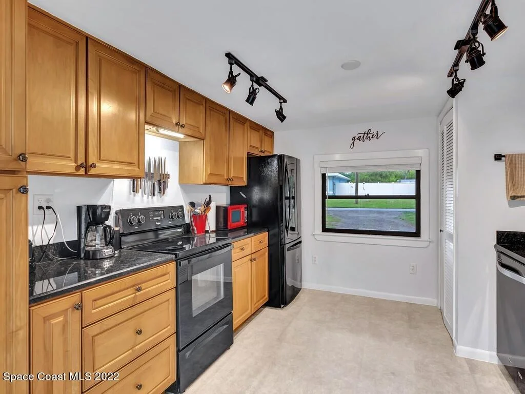 Photo of 9850 River Drive