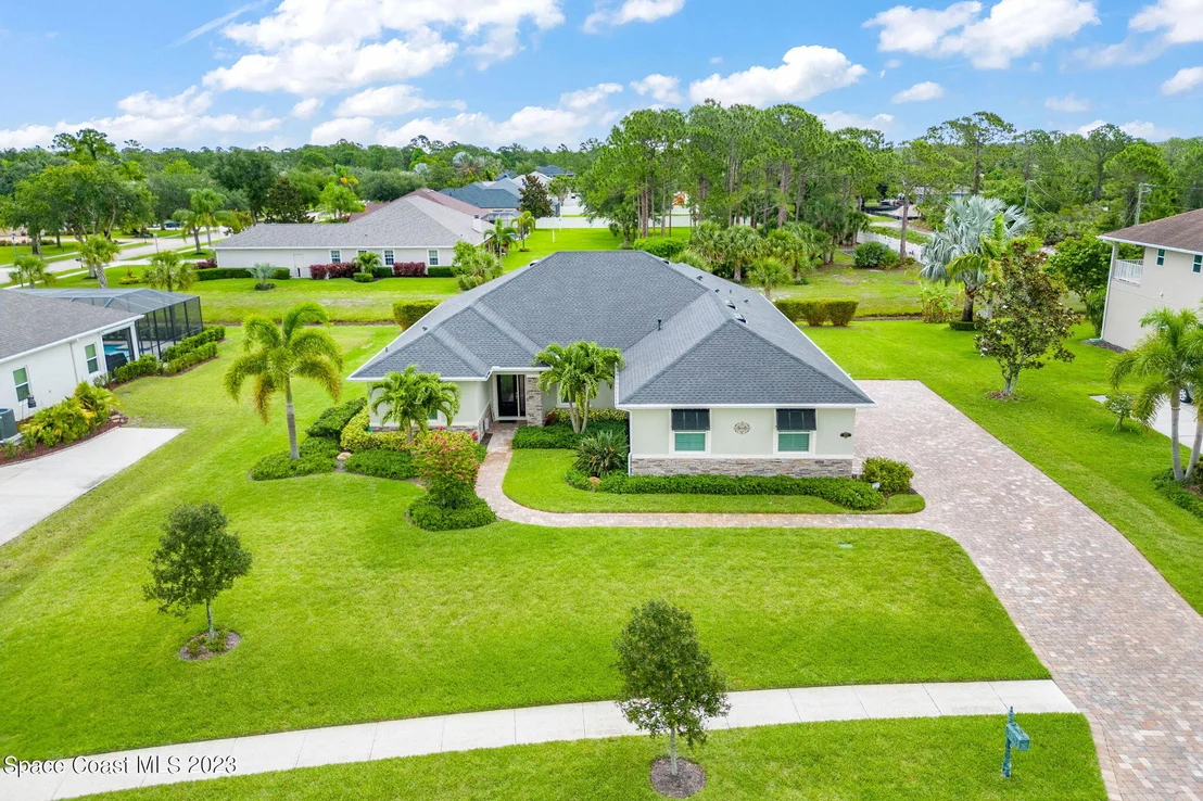Photo of 2037 Windbrook Drive SE