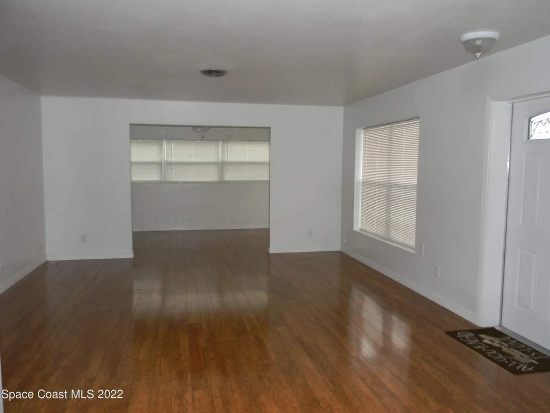 Photo of 2132 Lakeview Drive