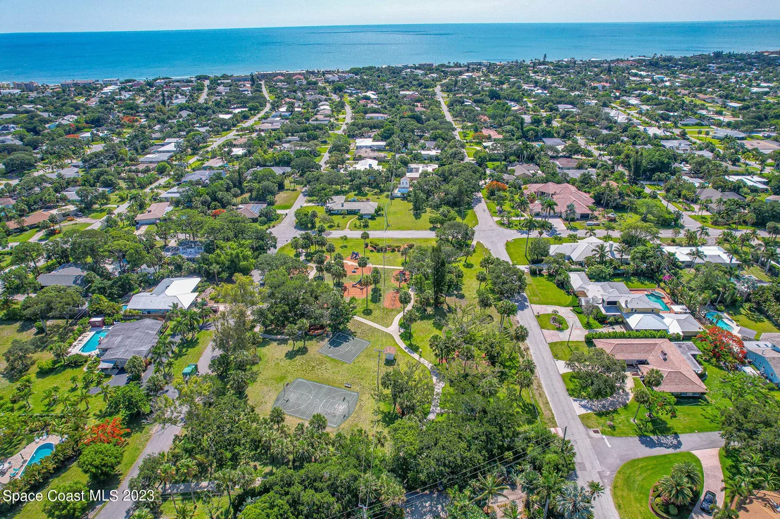 Photo of 804 S Riverside Drive