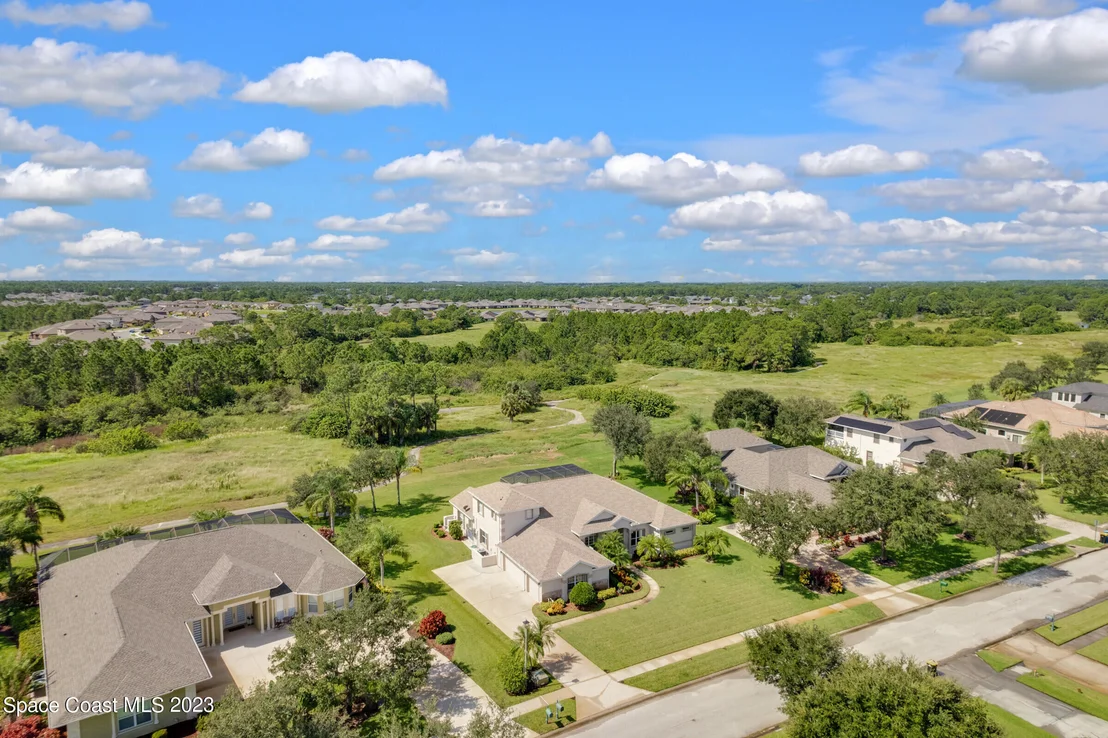 Photo of 2124 Windbrook Drive SE