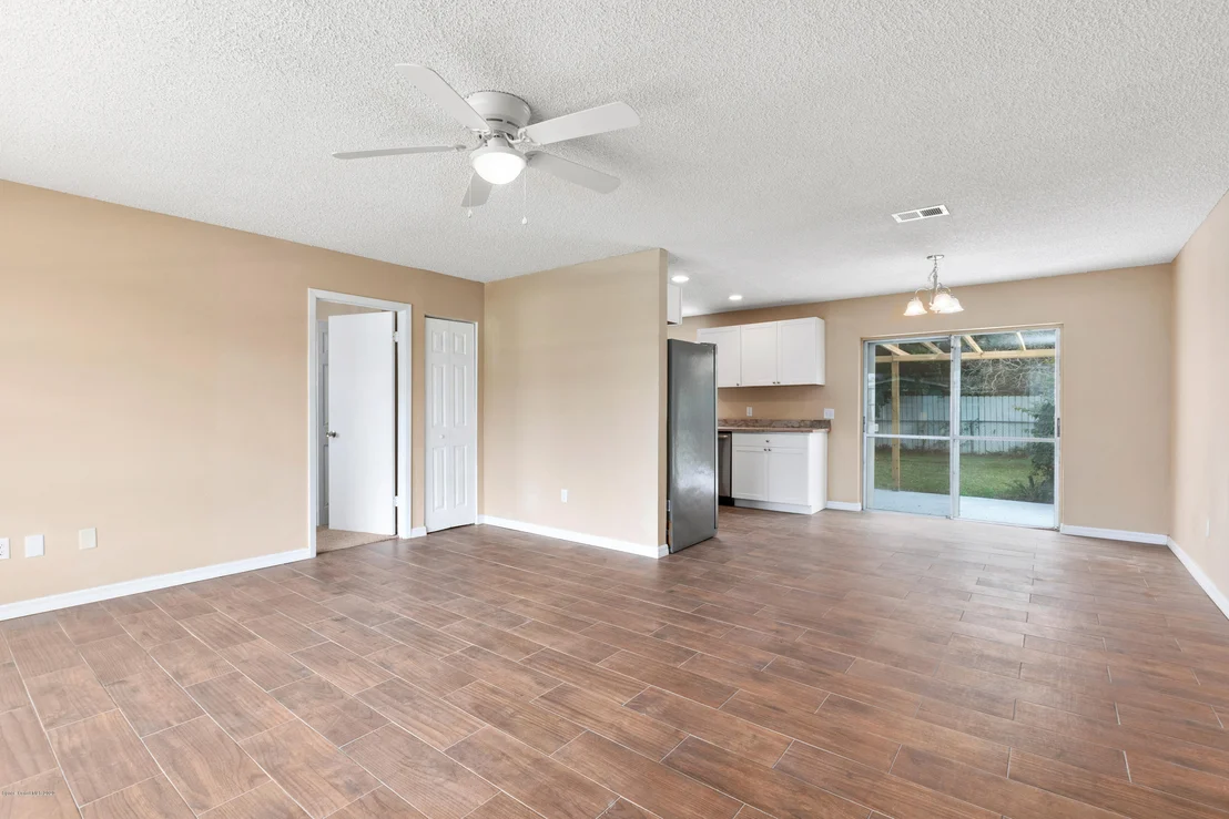Photo of 523 Ford Circle E