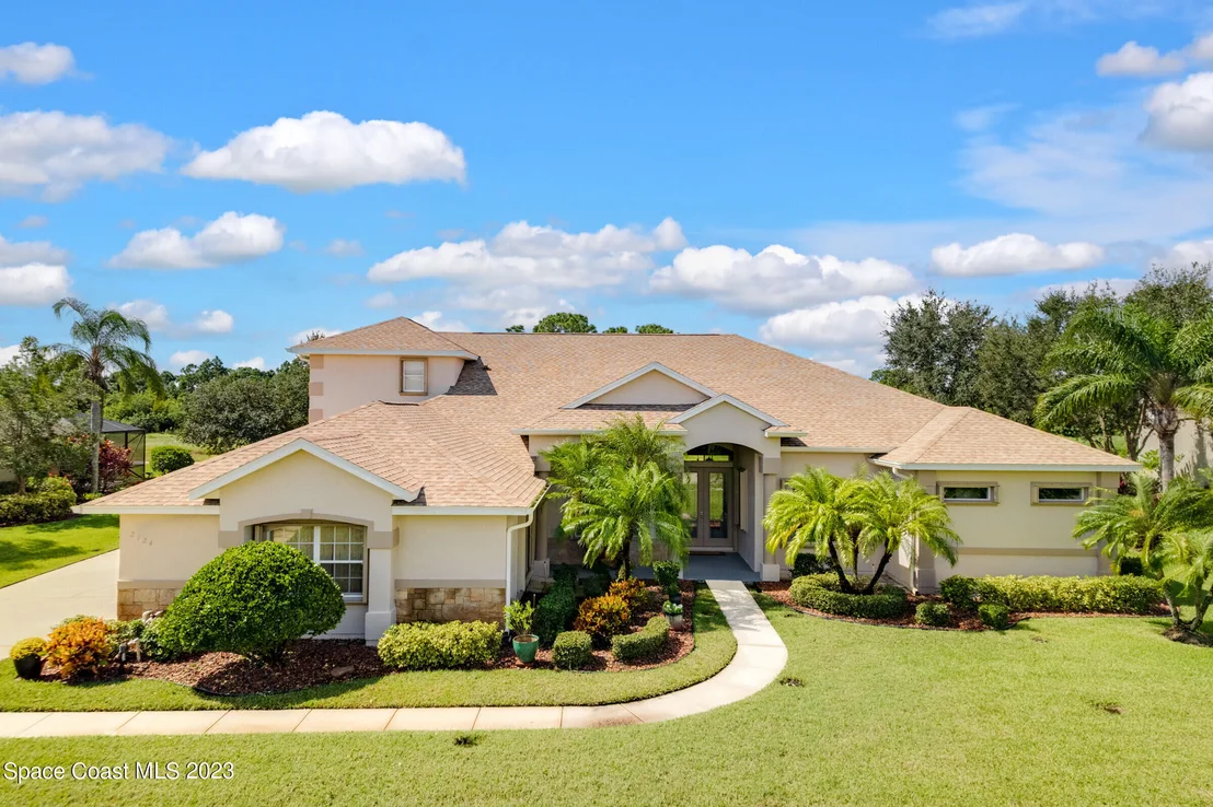 Photo of 2124 Windbrook Drive SE