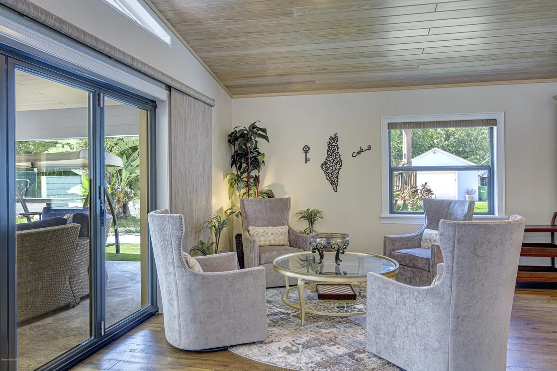 Photo of 4085 Lake Washington Road
