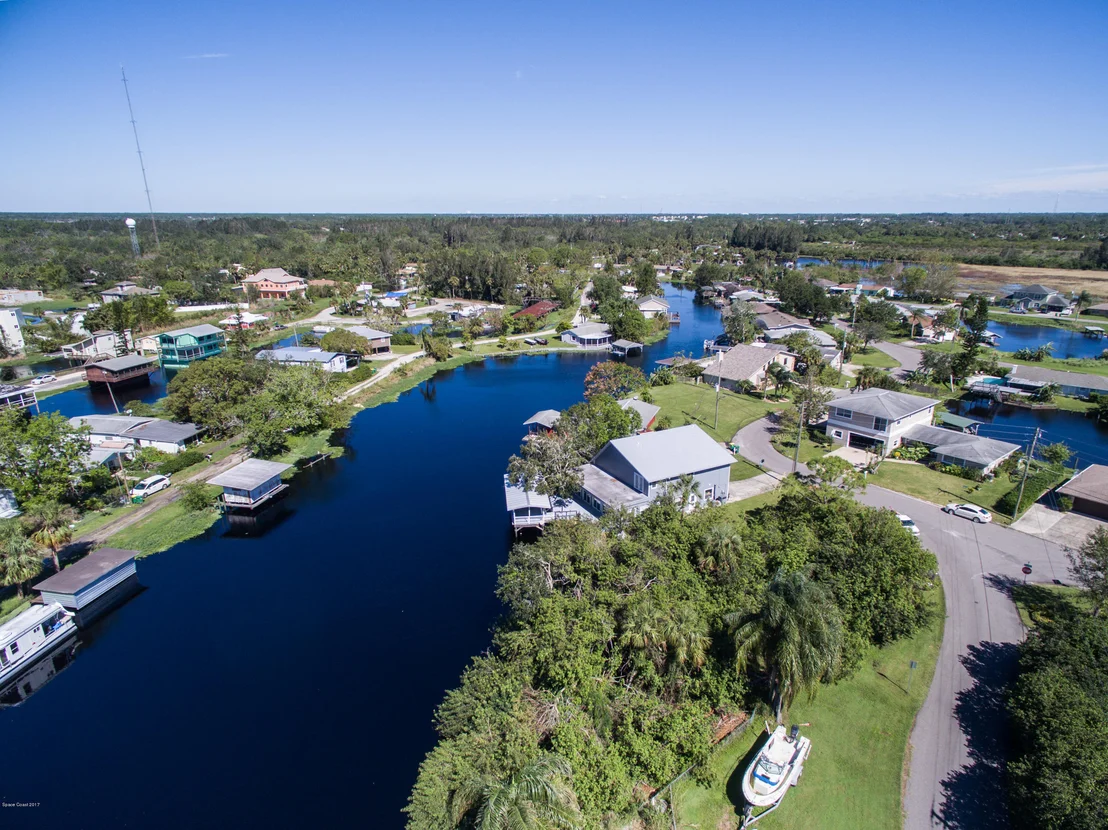 Photo of 834 Cardinal Road