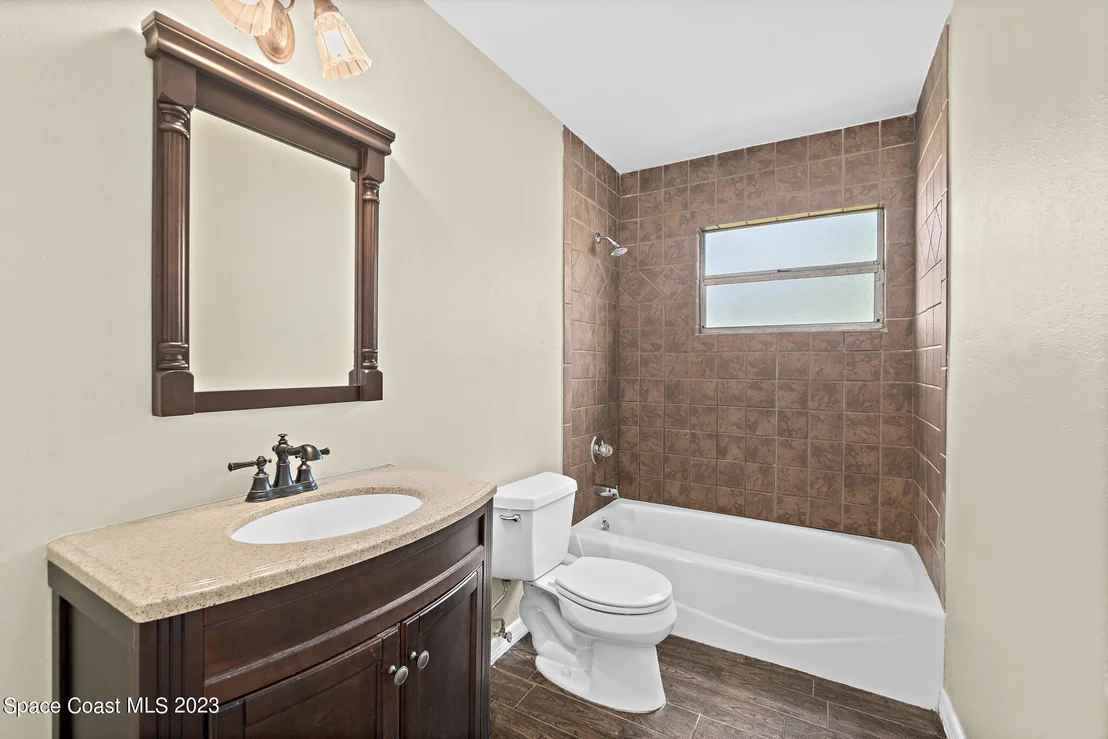 Photo of 964 Kings Post Road