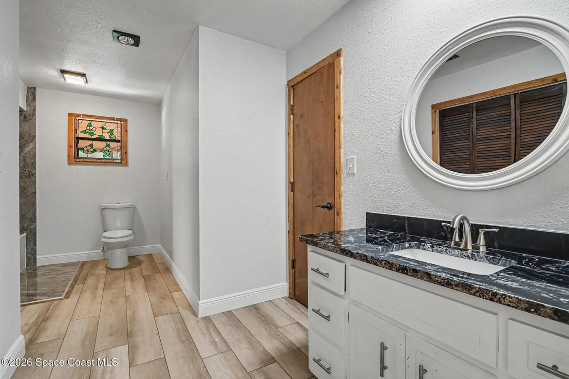 Photo of 2650 Lagrange Road