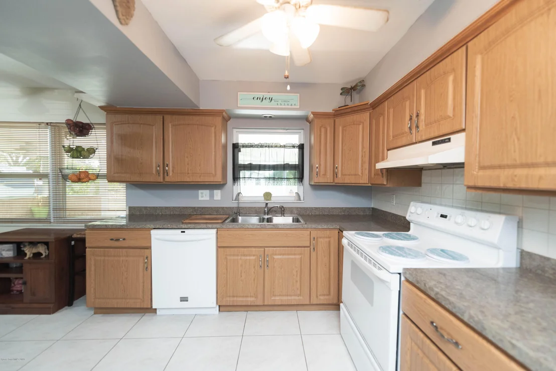Photo of 785 Aragon Avenue NE
