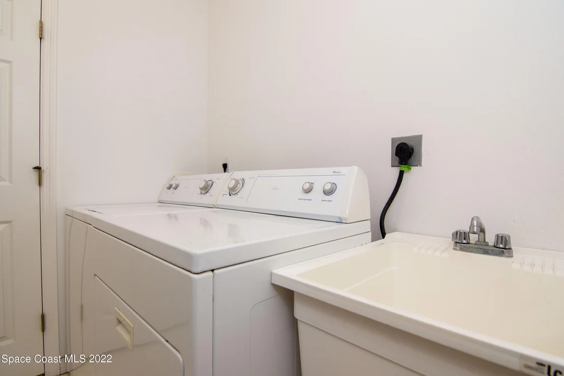 Photo of 1019 E 13th Square