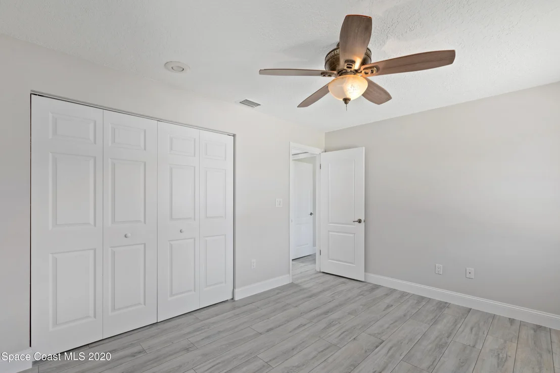 Photo of 609 Roberts Lane NE