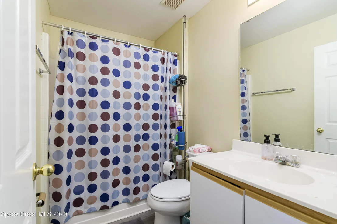 Photo of 1249 White Oak Circle